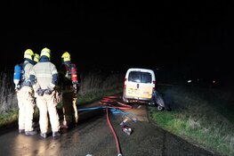 Bestelbus in brand tijdens het rijden in West-Graftdijk
