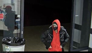 Gezocht: Betalen met gestolen pinpas na beroving; herkenning gezocht