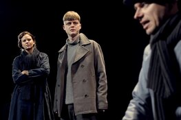 Jeugdklassieker OORLOGSWINTER van Jan Terlouw bestaat 50 jaar: Theatergroep De Jonge Honden speelt gelijknamige voorstelling in theaters in Nederland