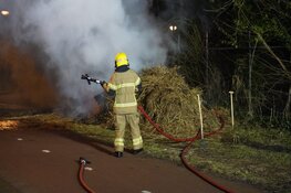 Berg riet in brand in Daalmeer