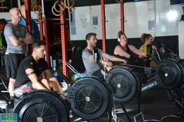 Karin Wittebrood slaagt in missie en roeit 42 km om kinderen te kunnen laten sporten