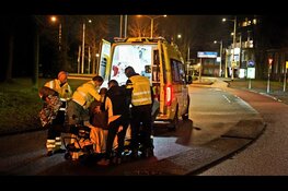 Ongeval tussen scooterrijder en auto in Alkmaar