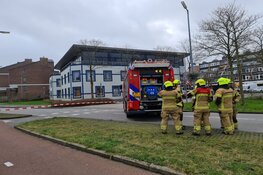 Stuk van dak losgewaaid in Alkmaar