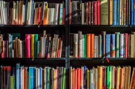 Clusius College Alkmaar deelt boeken uit