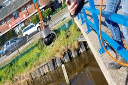Handgranaat gevonden tijdens magneetvissen in Alkmaar