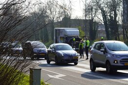Bedrijfswagen vat vlam tijdens het rijden in Alkmaar