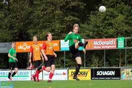 Dekker vs. Dekker. Neven bestrijden elkaar in derby vierde klasse