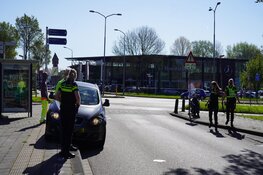 Scooterrijdster aangereden door auto in Alkmaar