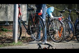 Fietsendief aangehouden; gedupeerden gezocht