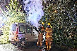 Auto door brand verwoest aan De Landman in Alkmaar