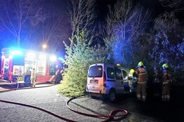 Auto door brand verwoest aan De Landman in Alkmaar