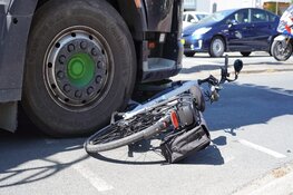 Fietser aangereden door vrachtwagen in Heiloo