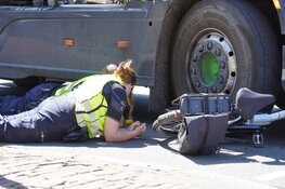 Fietser aangereden door vrachtwagen in Heiloo