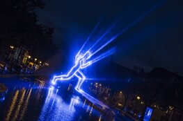 Voetjes van de vloer met Swinging Night Alkmaar - 9.000 hardlopers aan de start van Alkmaar City Run by night