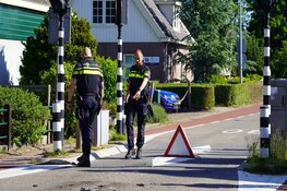 Automobilist rijdt tegen bussluis in Alkmaar