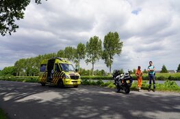 Vrachtwagen en auto in botsing op Boekelerdijk