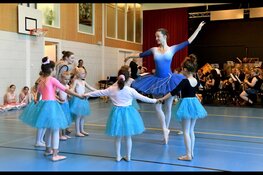 Balletschool Attitude met Schagens Harmonie in Theater de Vest