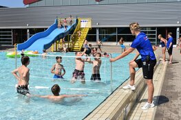 Zomervakantie in zwembad Hoornse Vaart