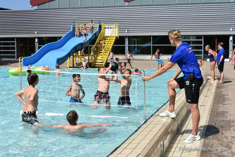 Zomervakantie in zwembad Hoornse Vaart