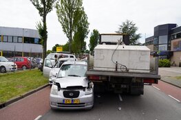 Ongeval tussen vrachtwagen en drie auto's in Alkmaar