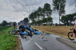 Lading kleine vuilniswagen in brand in Zuidschermer