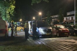 Politie onderzoekt mogelijke brandstichting bestelbus aan El Grecohof