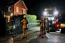 Schutting brandt af in Cornelis Buysstraat, brandweer weet erger te voorkomen