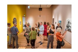 Druk bezochte tentoonstelling Victoriefonds Cultuurprijs in Stedelijk Museum Alkmaar