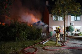 Schuren door brand verwoest aan Buizerdweg in Alkmaar