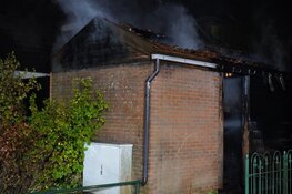 Schuren door brand verwoest aan Buizerdweg in Alkmaar