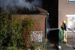 Schuren door brand verwoest aan Buizerdweg in Alkmaar