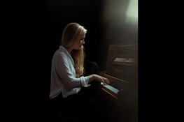 Indrukwekkende klassieke ligconcerten in TAQA Theater De Vest en de Grote Kerk Beleef een unieke concertervaring op een matje of strandstoel