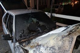 Auto door brand verwoest in De Rijp