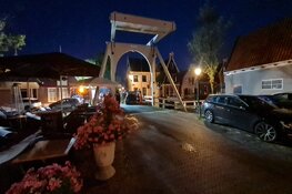 Auto door brand verwoest in De Rijp