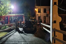 Auto door brand verwoest in De Rijp