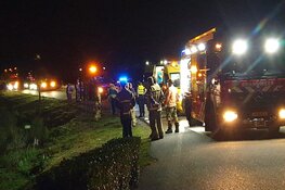 Auto te water in West-Graftdijk, twee gewonden