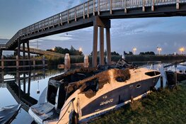 Boot door brand verwoest in kanaal bij Oudorp