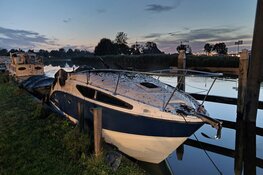 Boot door brand verwoest in kanaal bij Oudorp
