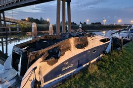 Boot door brand verwoest in kanaal bij Oudorp