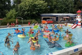 Een groot feest op de laatste zwemdag van Zwembad de Bever met 50.000ste bezoeker!
