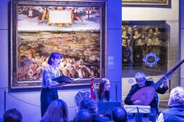 Papieren politiek en gezongen overwinningen