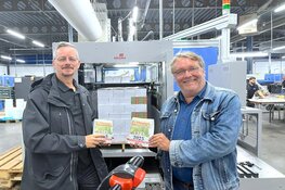 Feestelijke uitreiking Alkmaarsche Scheurkalender aan burgemeester