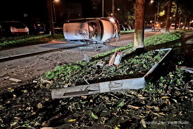 Automobilist crasht op Ypesteinerlaan in Heiloo