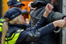 Vijf mensen aangehouden voor handel in coronabewijzen
