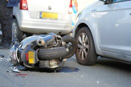 Scooterrijder gewond bij botsing met lijnbus