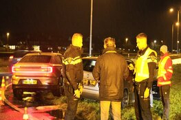 Onder invloed zijnde automobilist aangehouden na crash op rotonde in Egmond aan den Hoef