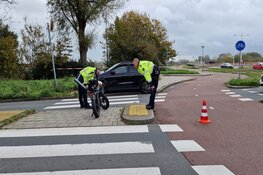 Fietser met spoed naar ziekenhuis na aanrijding in Alkmaar