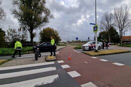 Fietser met spoed naar ziekenhuis na aanrijding in Alkmaar