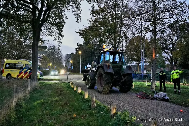 Fietser zwaargewond bij ongeval met tractor in Schoorl