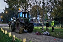 Fietser zwaargewond bij ongeval met tractor in Schoorl